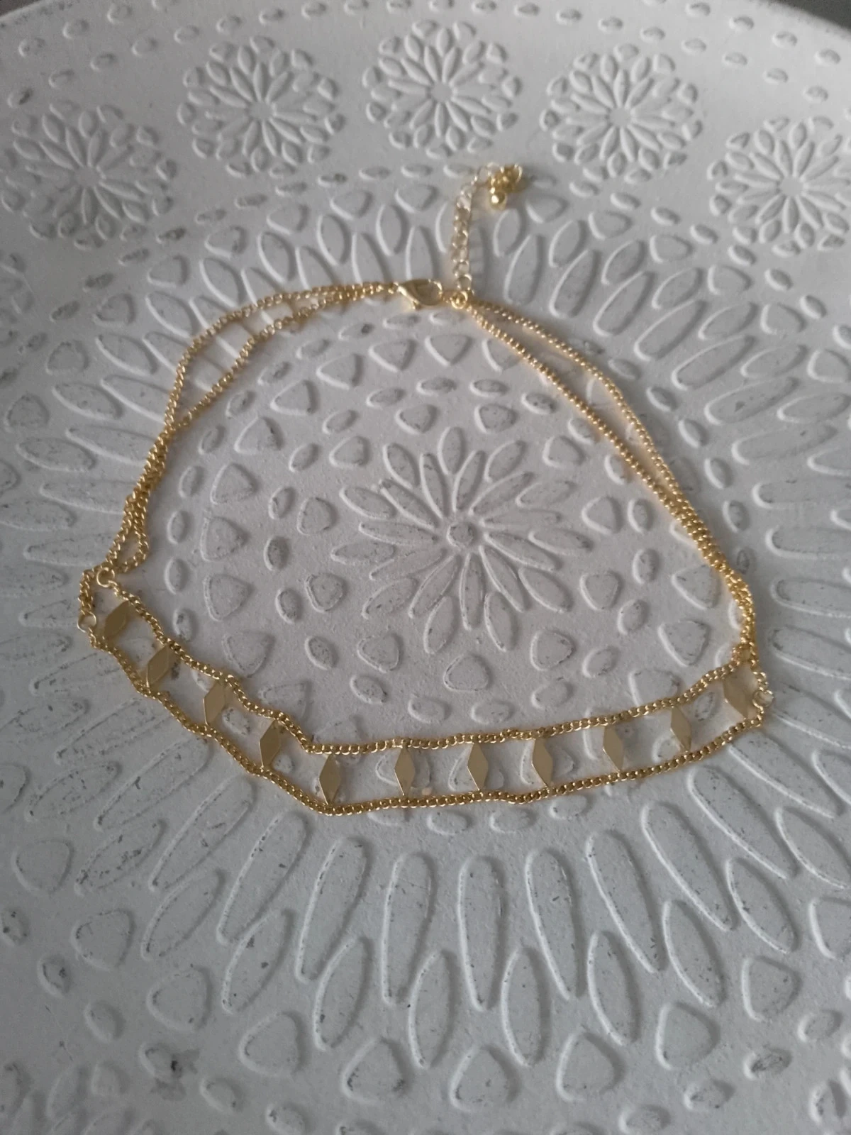 Collier bohème tour du cou losanges dorés